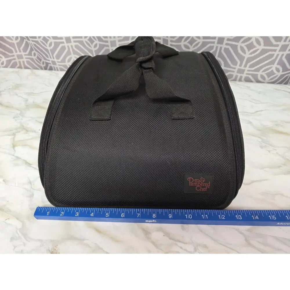 The Pampered Chef domed insulated zip stoneware carrier #2137 Casserole